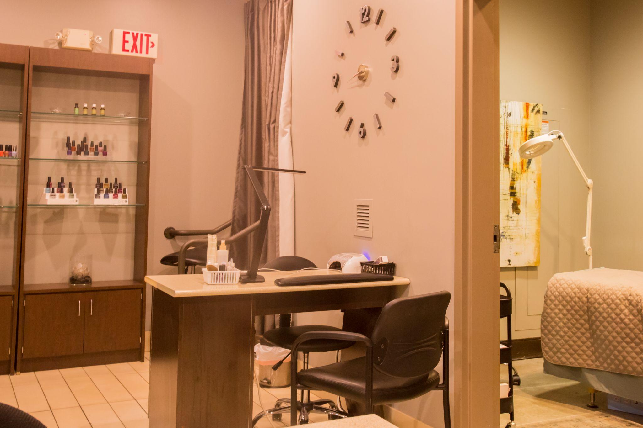 Garbo's nail salon